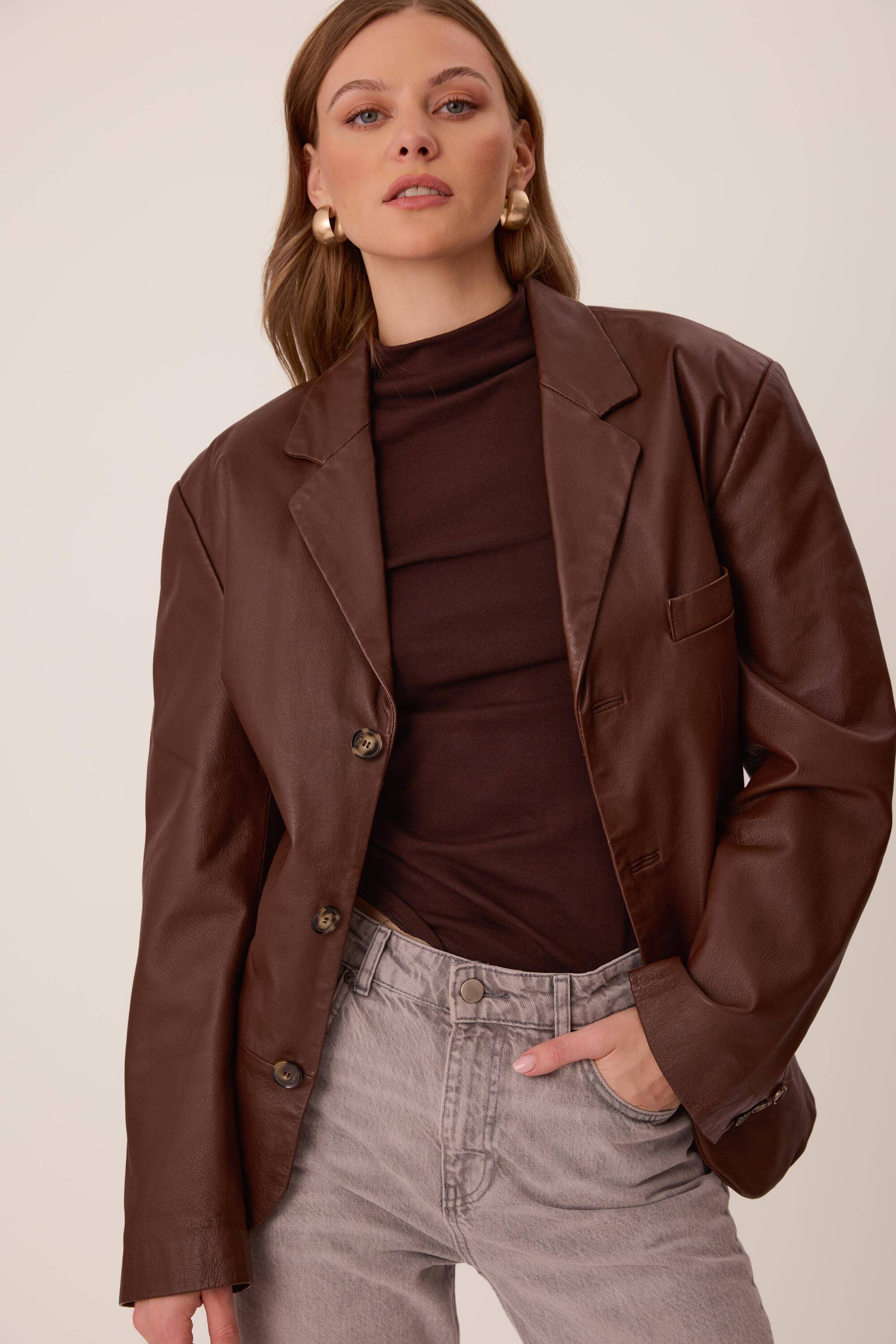 LONG BROWN FITTED LEATHER JACKET