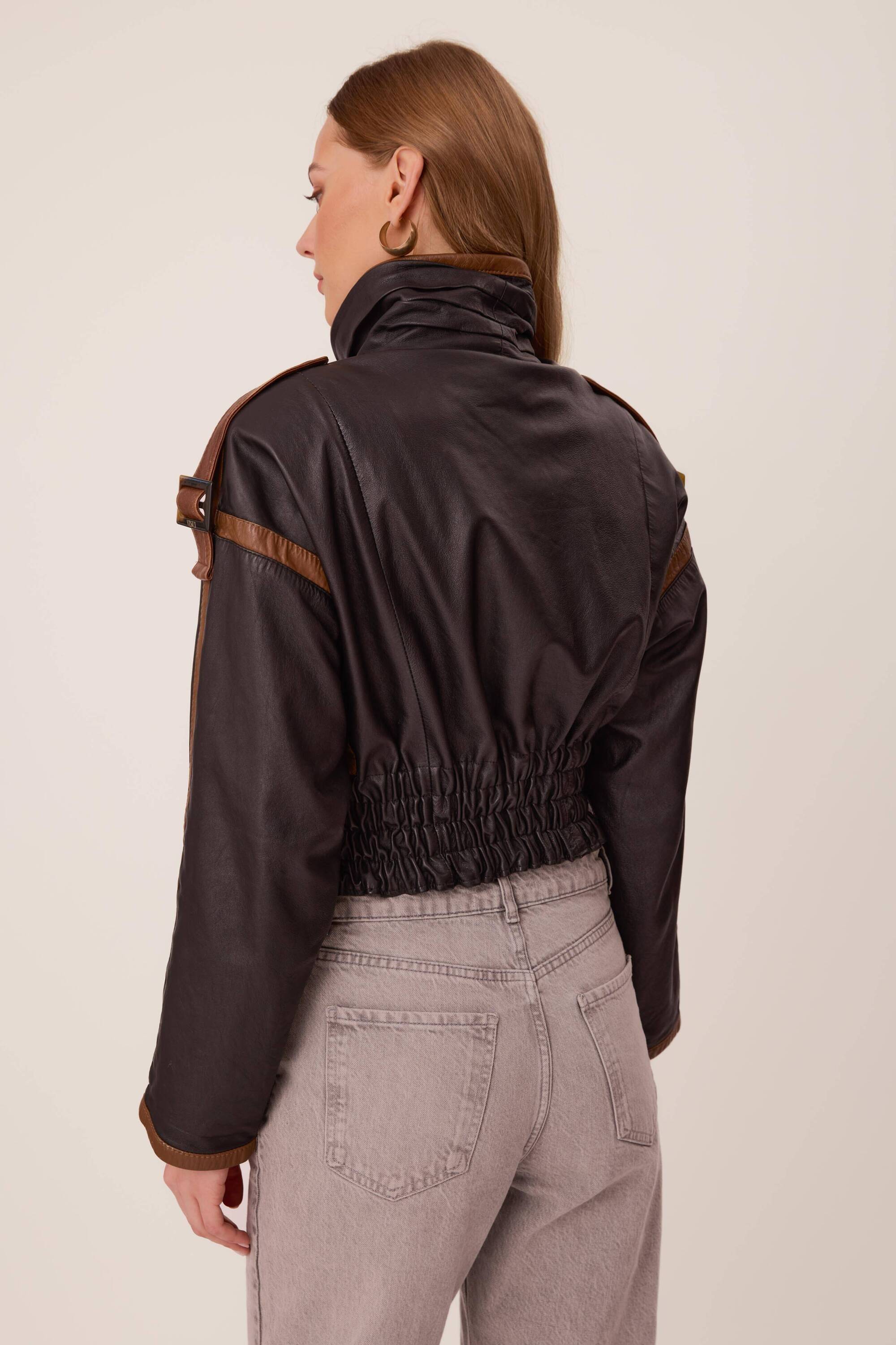 SHORT BROWN LEATHER JACKET