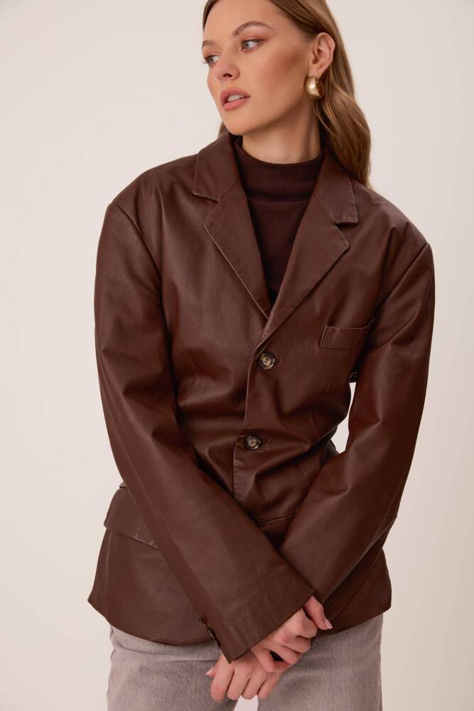 LONG BROWN FITTED LEATHER JACKET