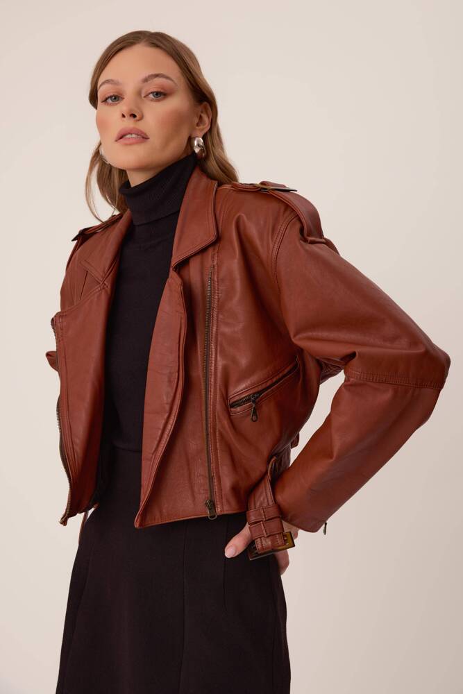 SHORT BROWN LEATHER JACKET