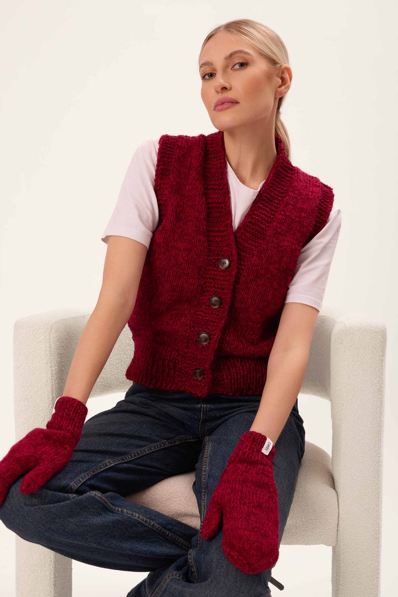 RED WOOL KNITTED SET VEST AND GLOVES