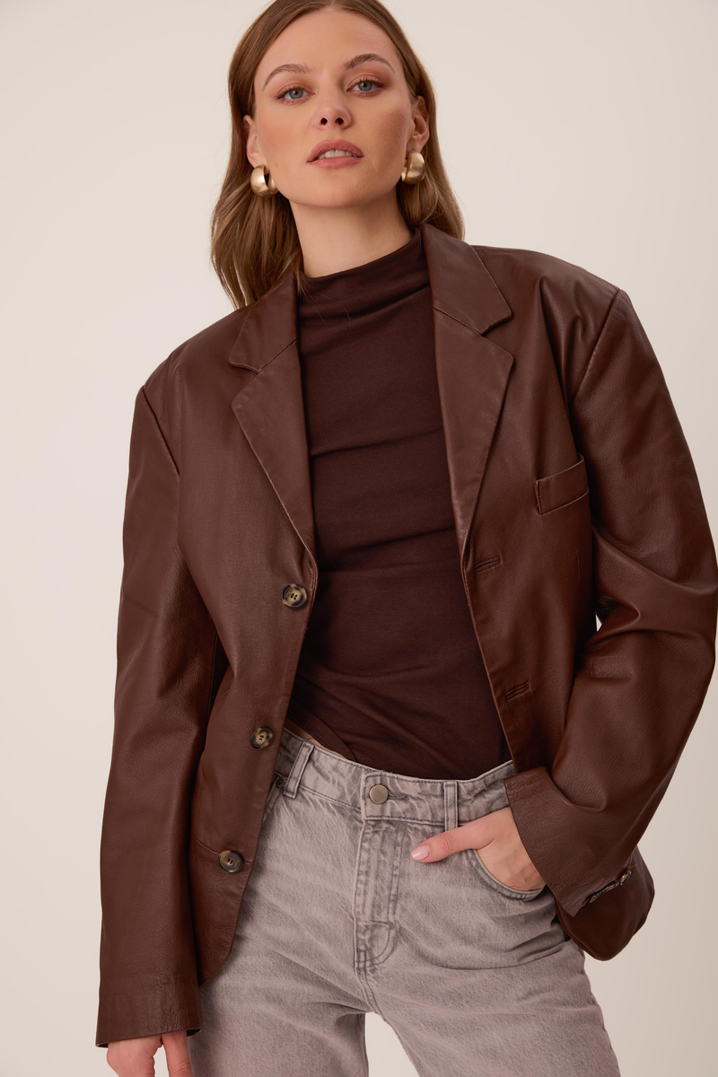 LONG BROWN FITTED LEATHER JACKET